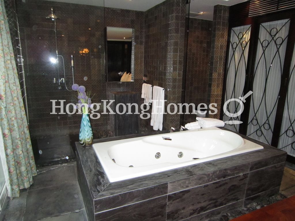 Master Bathroom — Apartment O (開平道 5-5A 號)，銅鑼灣