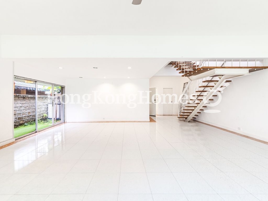 Living and Dining Room — Bisney Villas (Crown Terrace, 5-13 Odd), Pokfulam