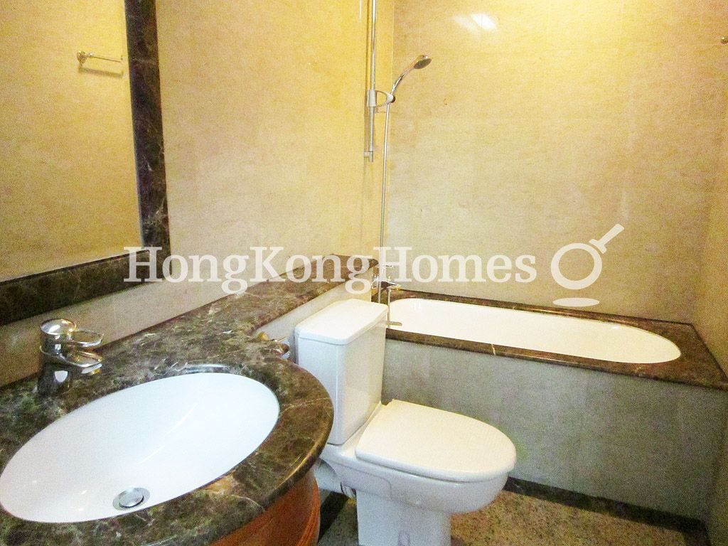 Second Ensuite Bathroom — 賽詩閣，山頂