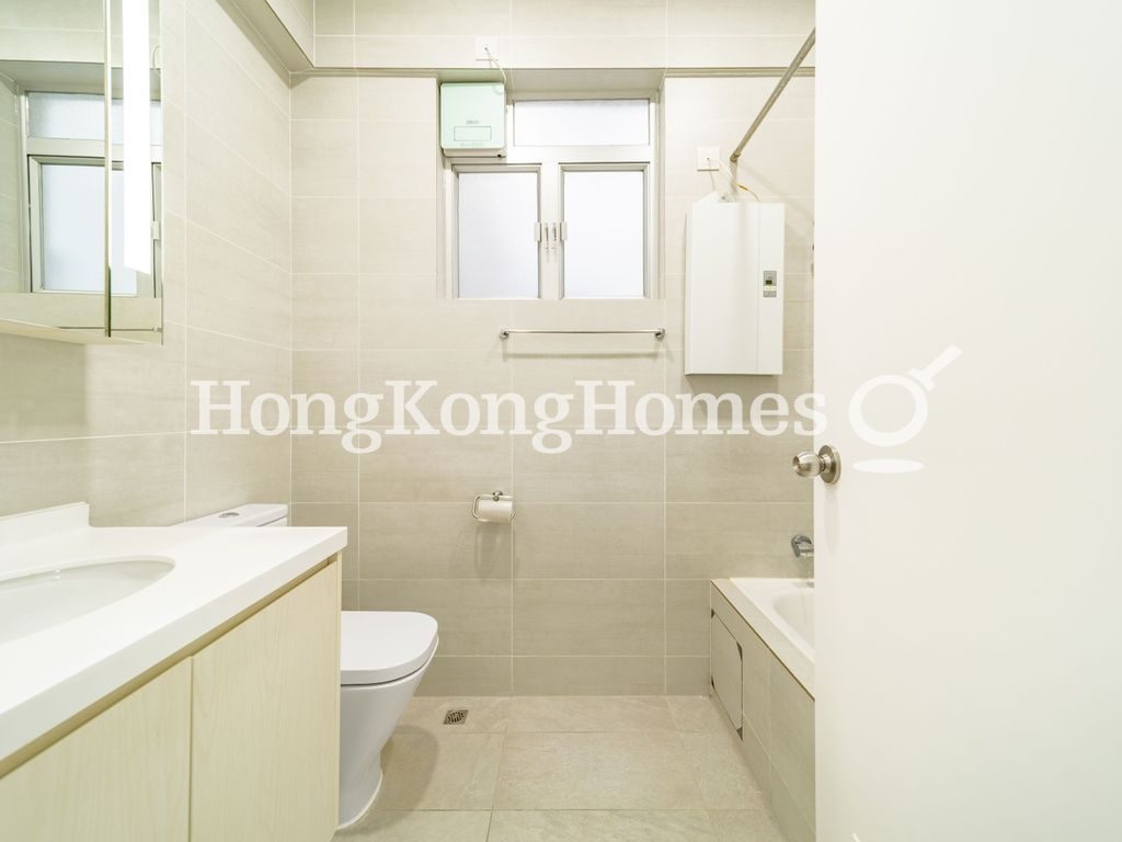 Guest Bathroom — 全景大廈，西半山