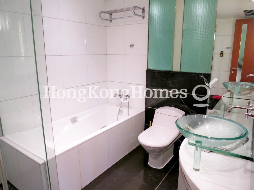 Master Bathroom — 君臨天下1座，尖沙咀