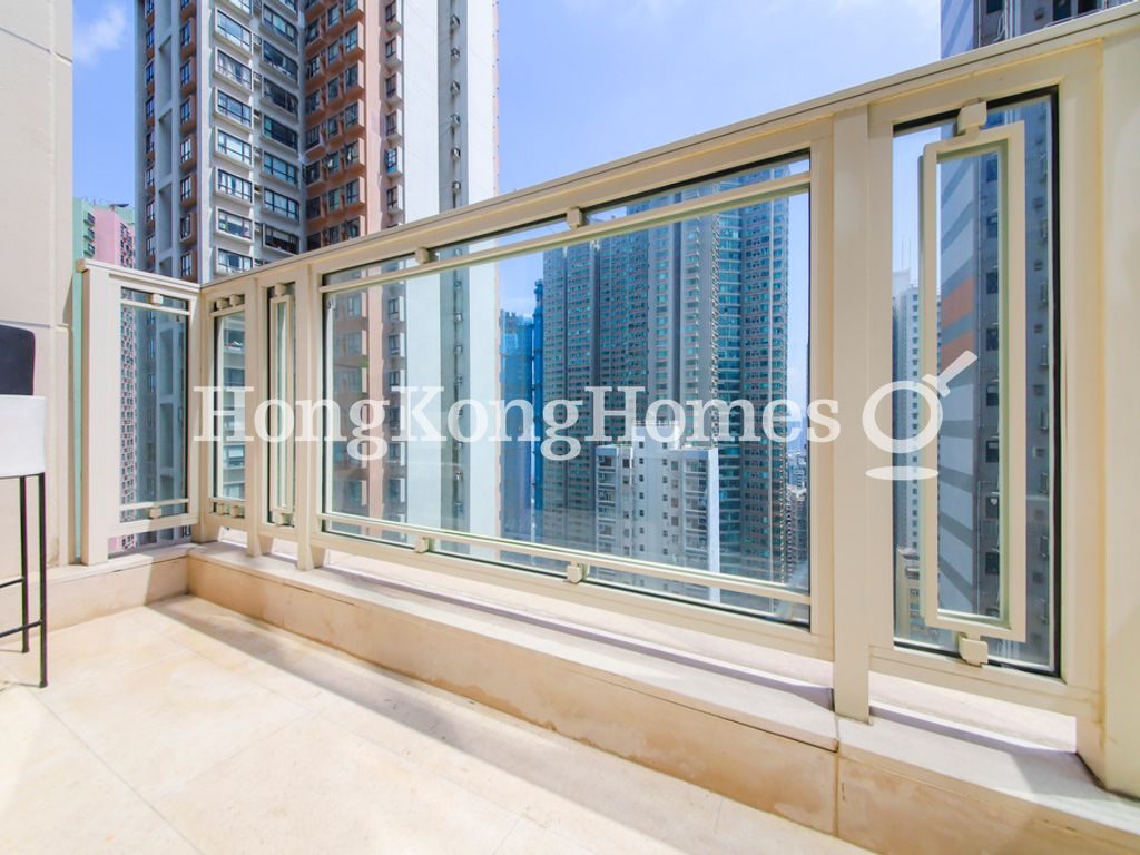 Balcony off Living and Dining Room — 敦皓，西半山