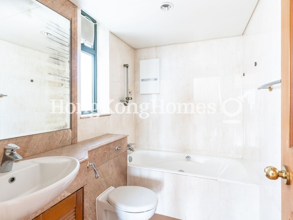 Guest Bathroom — Scenic Lodge, Tai Hang