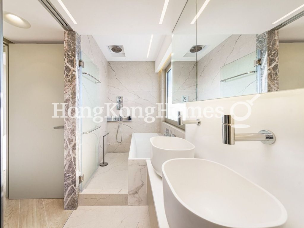 Master Bathroom — 園，大坑