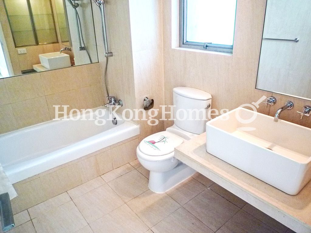 Guest Bathroom — 海澄湖畔一段 - 花園洋房，愉景灣