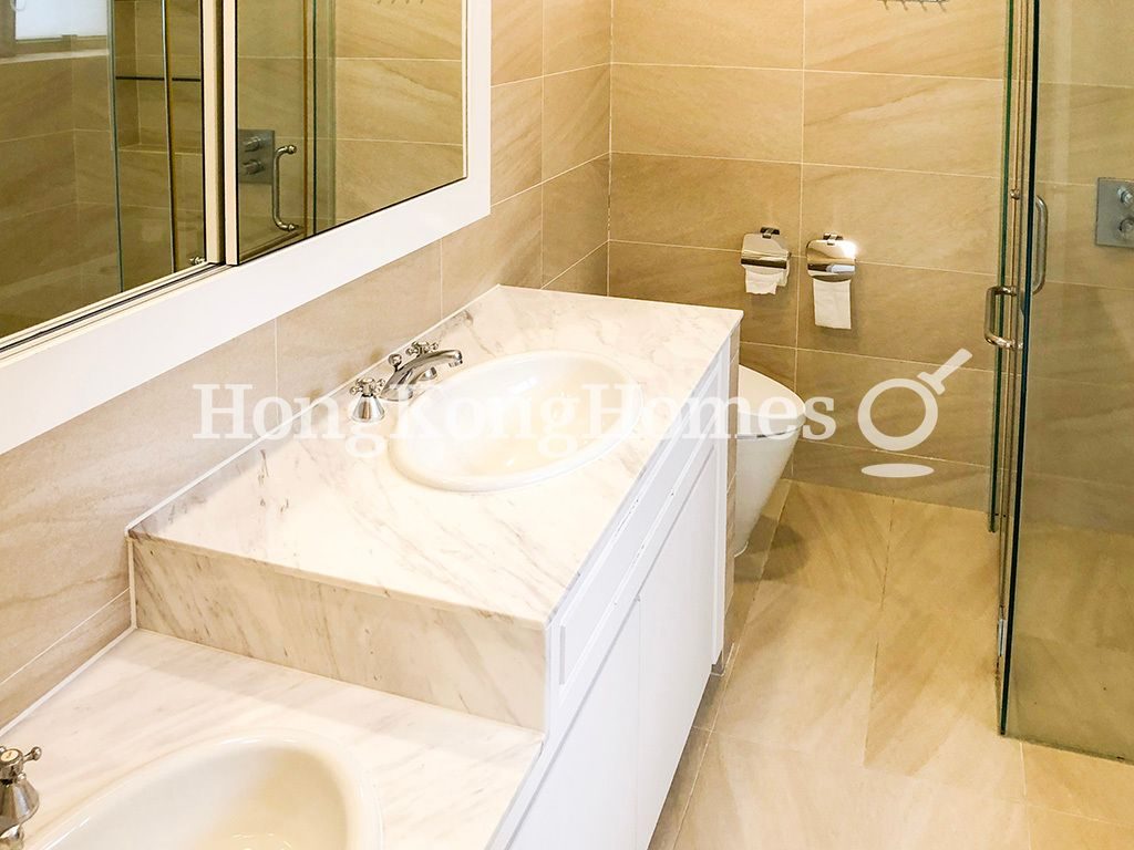 Master Bathroom — 海澄湖畔一段 - 花園洋房，愉景灣