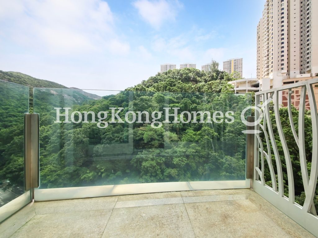 First Balcony off Living and Dining Room — 名門 - 第05座，渣甸山