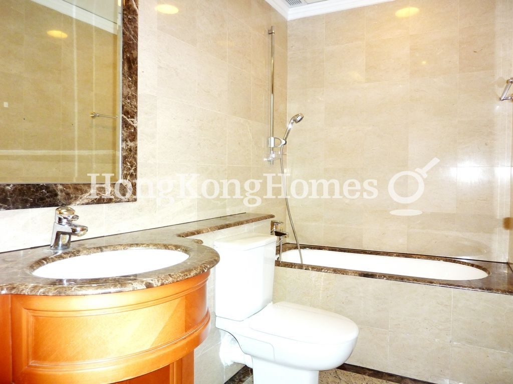 Second Ensuite Bathroom — 賽詩閣，山頂