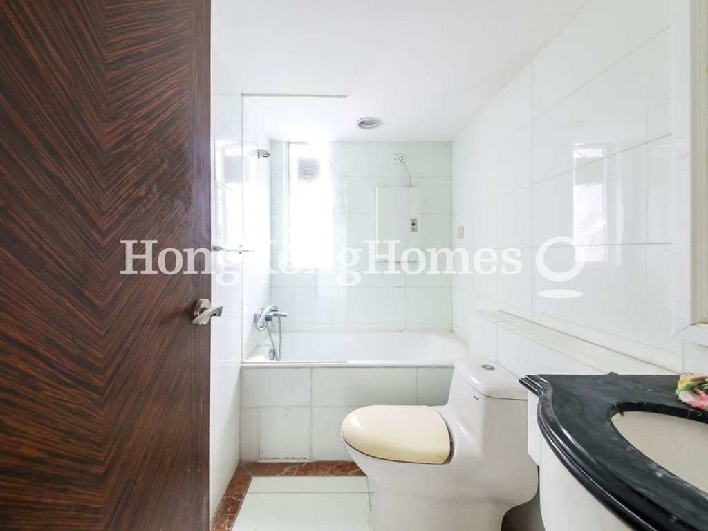 Guest Bathroom — 趙苑3期 2座，薄扶林