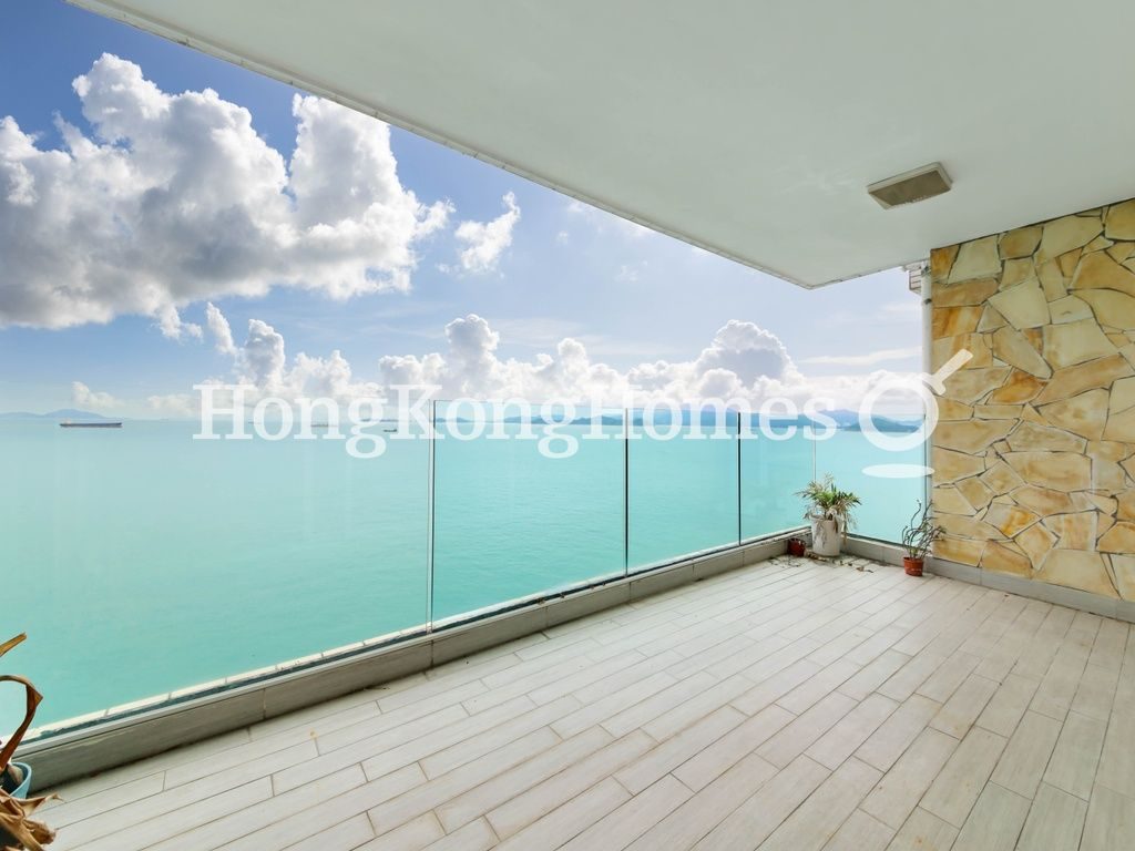 Balcony off Living and Dining Room — 趙苑3期 2座，薄扶林