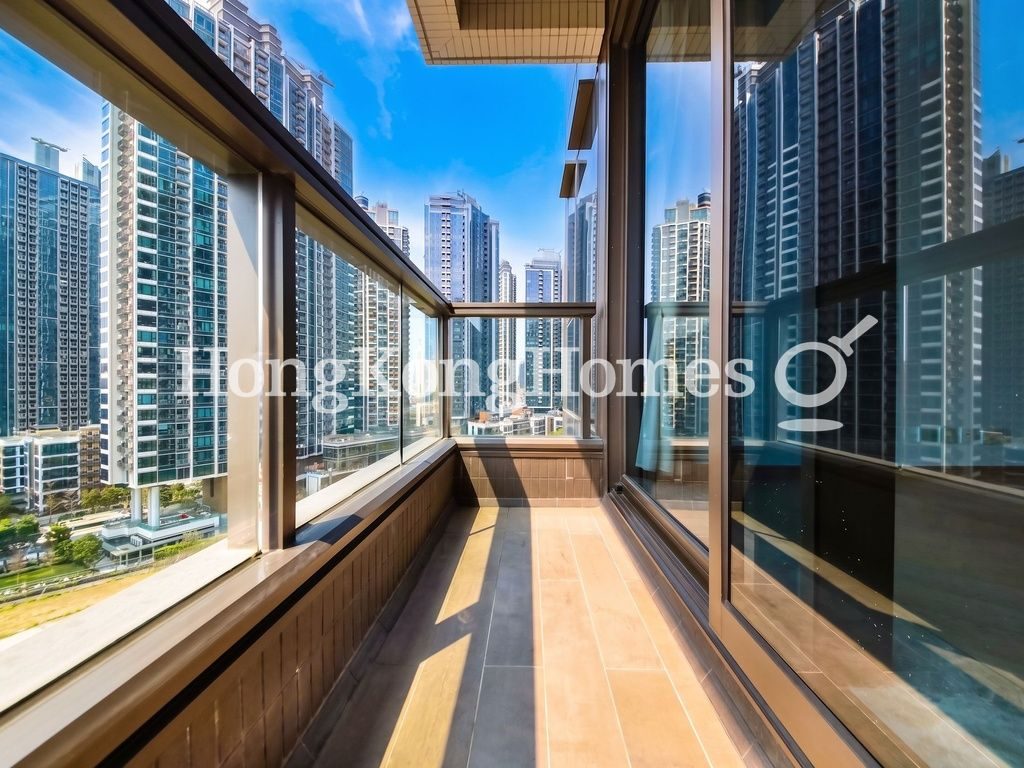 Balcony off Living and Dining Room — 龍譽 - 第 02A座，啟德