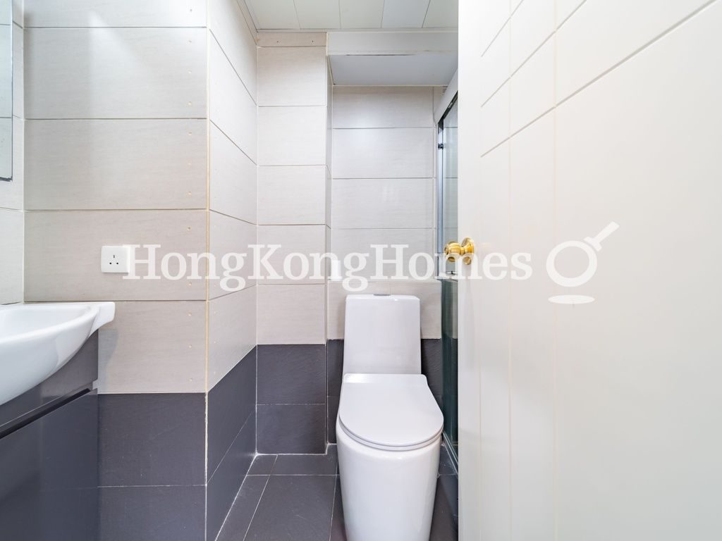 Guest Bathroom — Birchwood Place, Mid-levels Central
