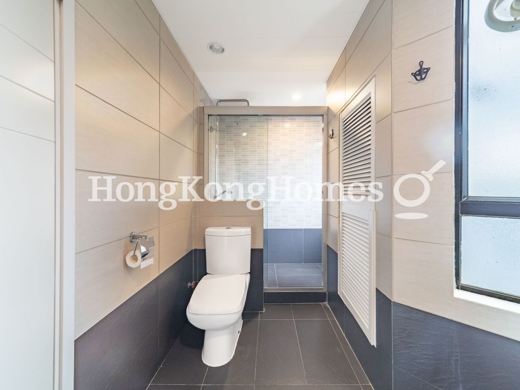 Master Bathroom — Birchwood Place, Mid-levels Central