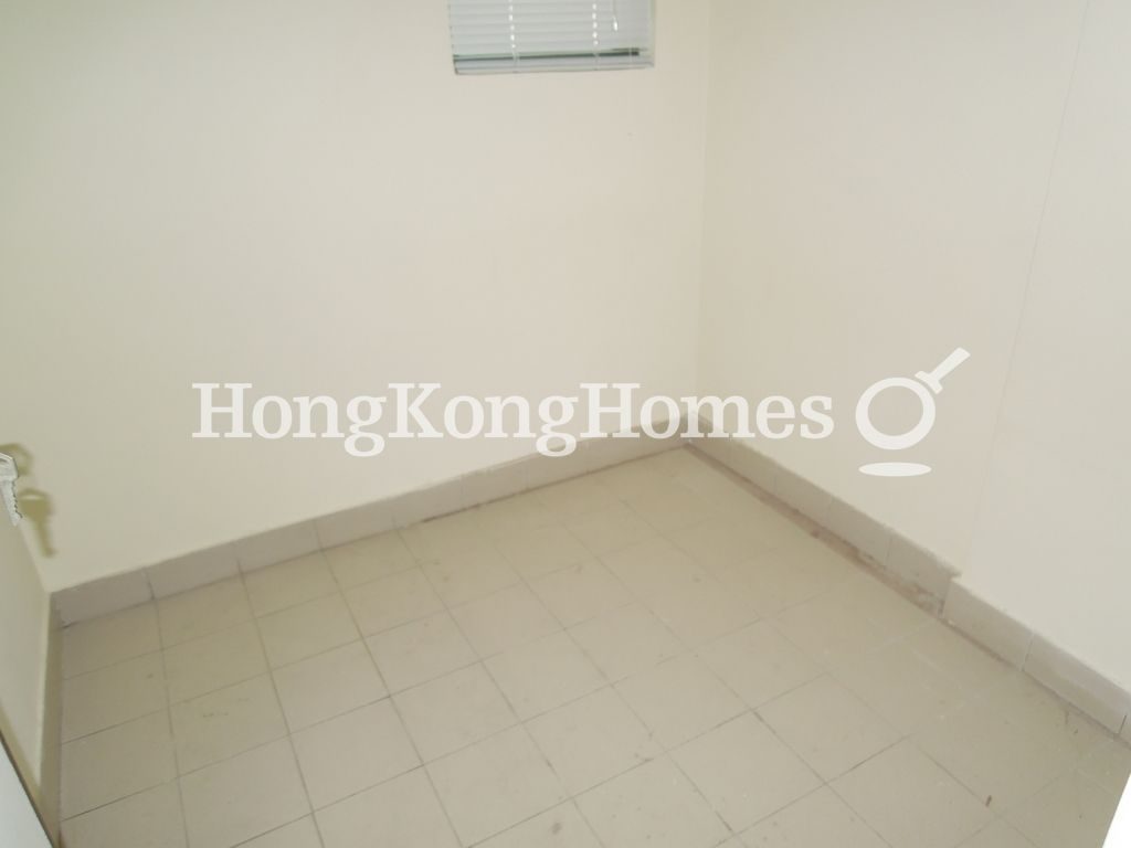 Maid's Room — 萬茂苑，東半山