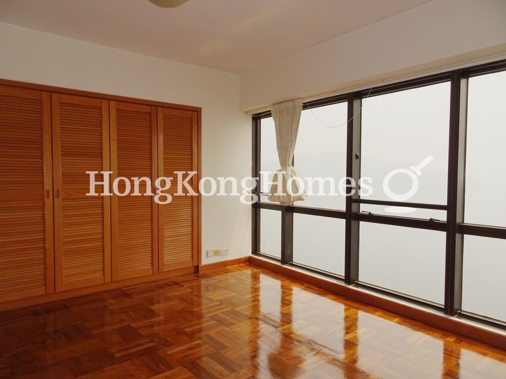 Built-in Wardrobe in Master Bedroom — 浪琴園 - 第03座，大潭