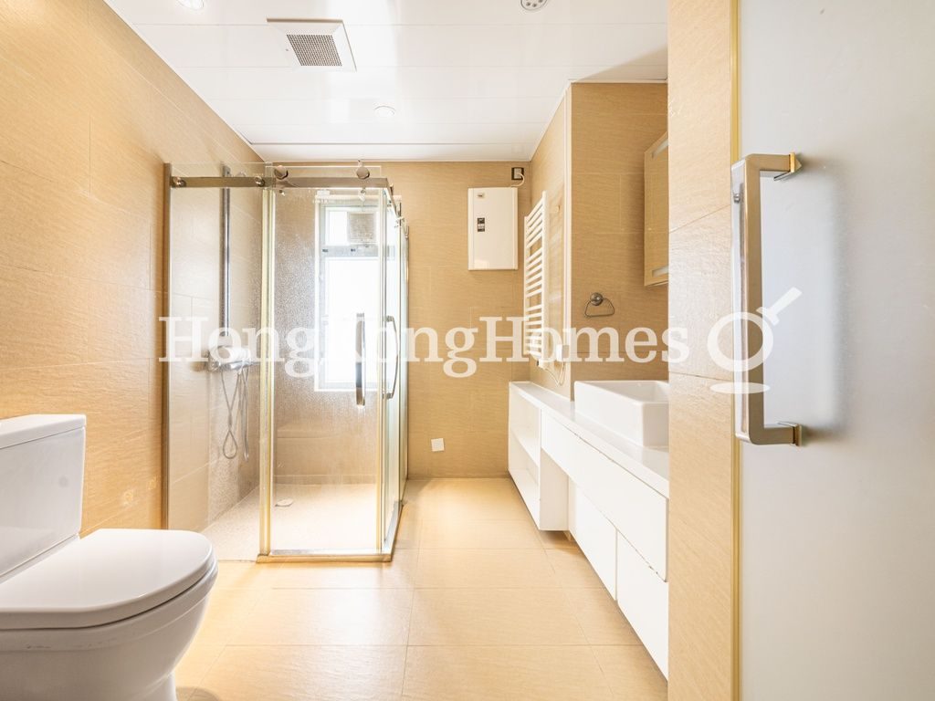Master Bathroom — Ruby Court - Block 02, Repulse Bay