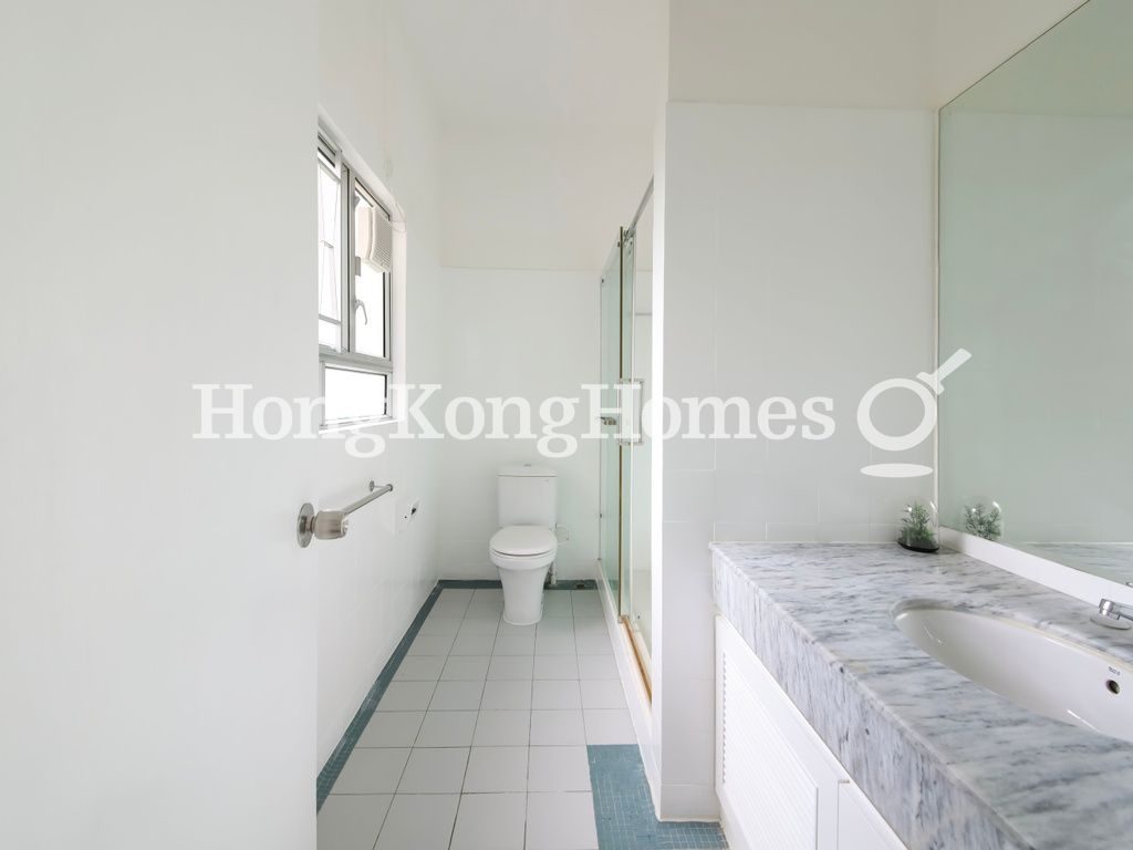 Master Bathroom — Tam Gardens, Block 05, Pokfulam
