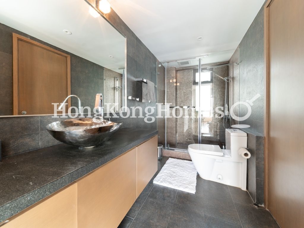 Guest Bathroom — 華亭閣，薄扶林