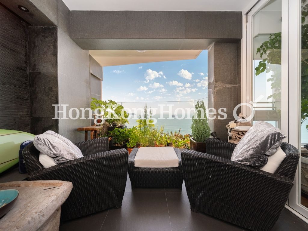 Balcony off Living and Dining Room — 華亭閣，薄扶林