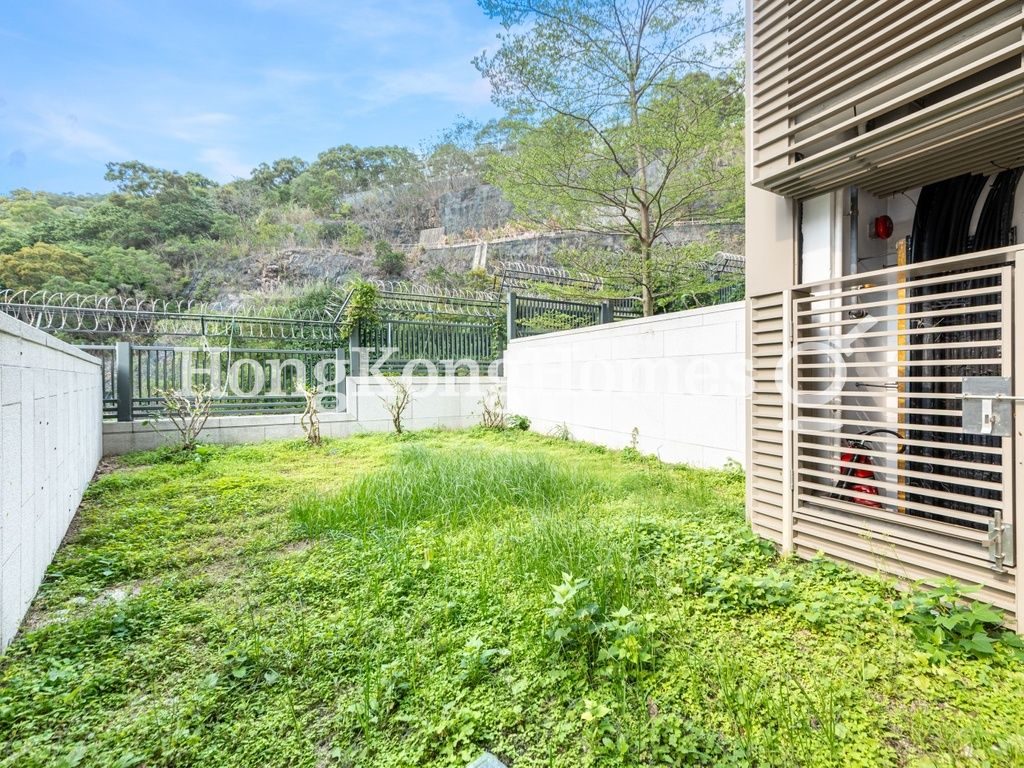 Private Terrace off Kitchen — 駿嶺薈 - 第 1 座，沙田火炭