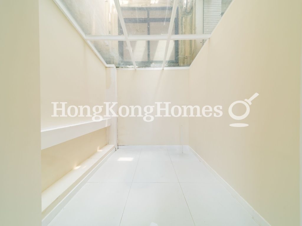 Store Area off Living and Dining Room — 海明山，赤柱