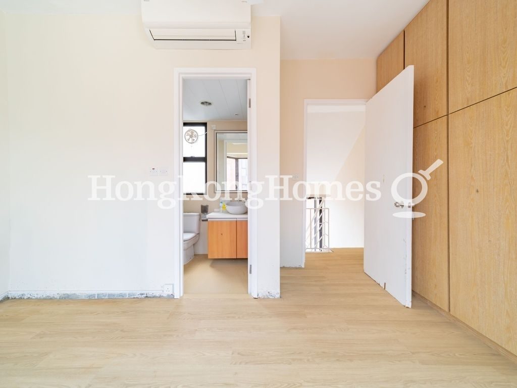 Built-in Wardrobe in Master Bedroom — 海明山，赤柱