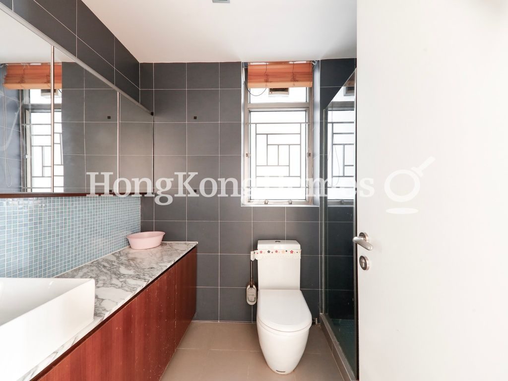 Guest Bathroom — 擎天半島 1座，尖沙咀