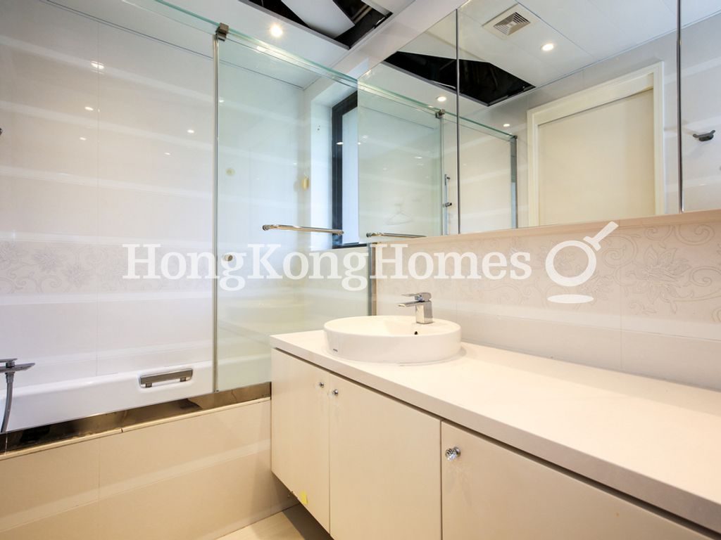 Master Bathroom — 騰皇居 II，中半山
