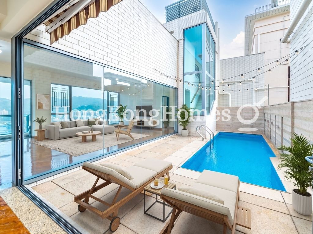 Private Terrace with Swimming Pool — 御龍山 - 第02座，沙田火炭