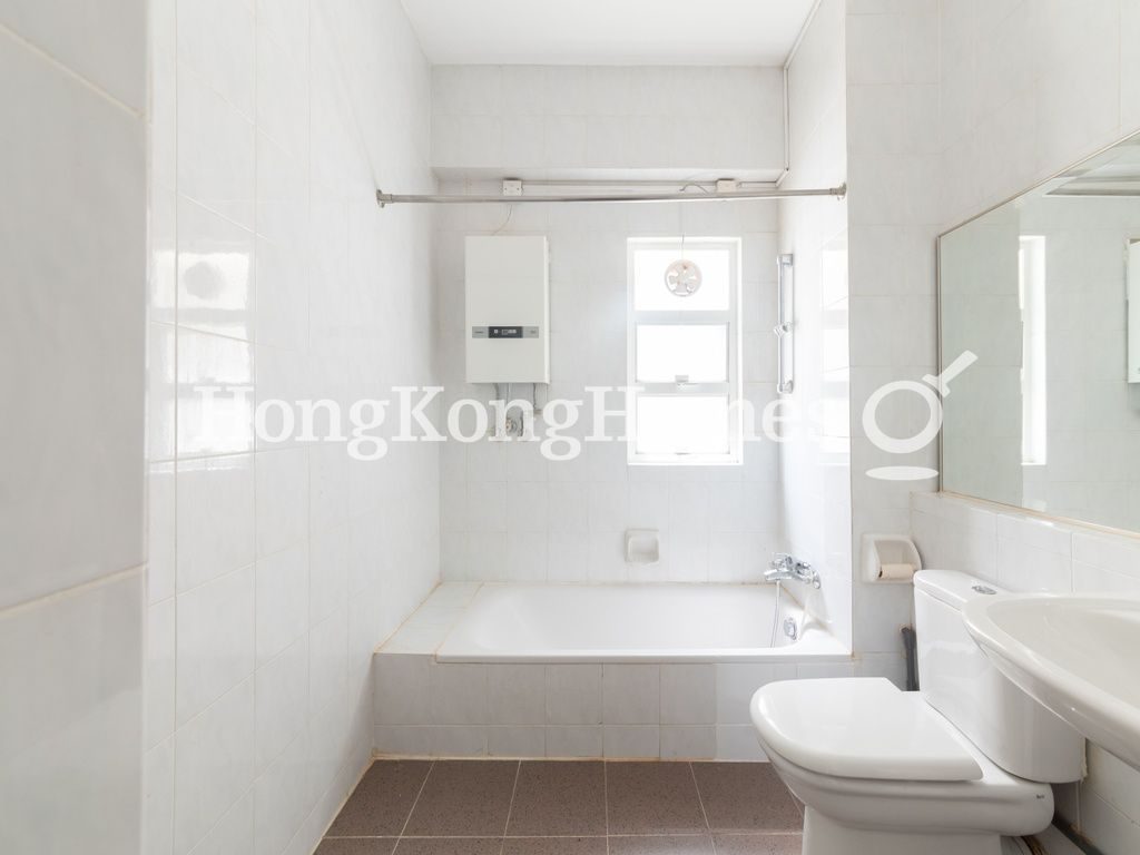 Guest Bathroom — Jadebeach Villa, Chung Hom Kok