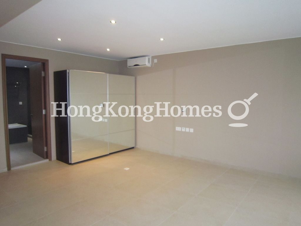Built-in Wardrobe in Master Bedroom — 匡湖居 04期，西貢