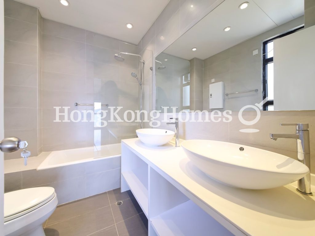 Master Bathroom — 大潭道 46號，大潭
