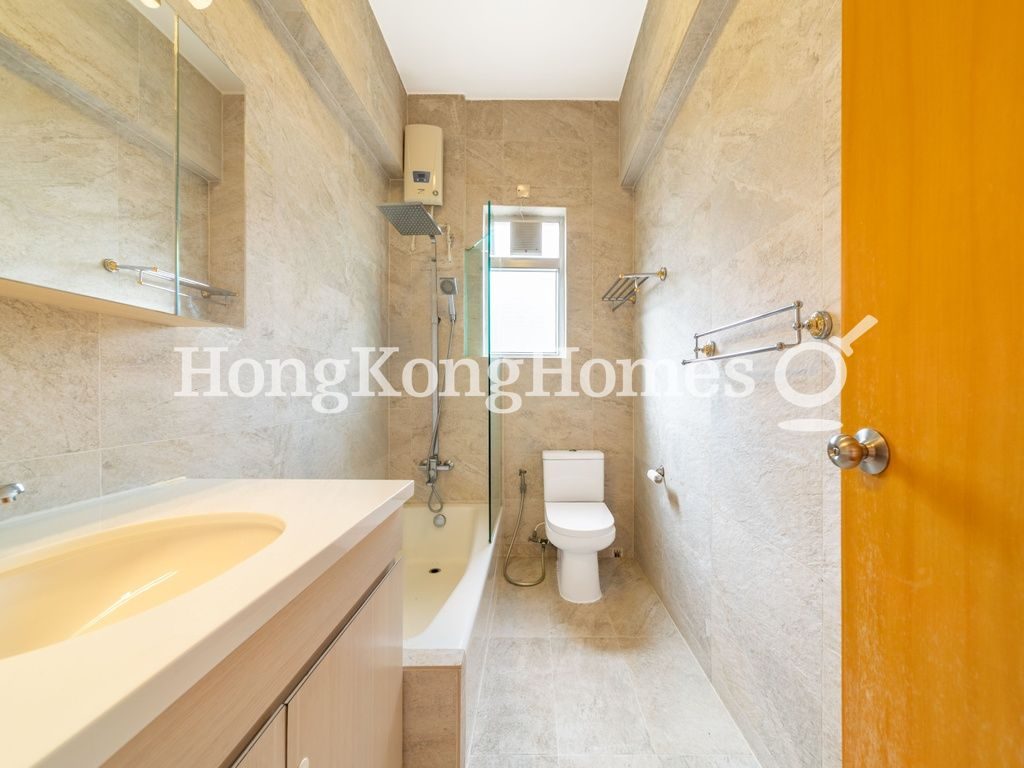 Guest Bathroom — 瑞燕大廈，山頂