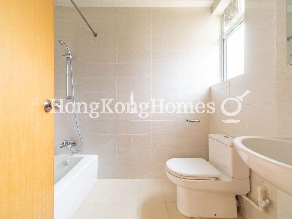 Master Bathroom — 瑞燕大廈，山頂