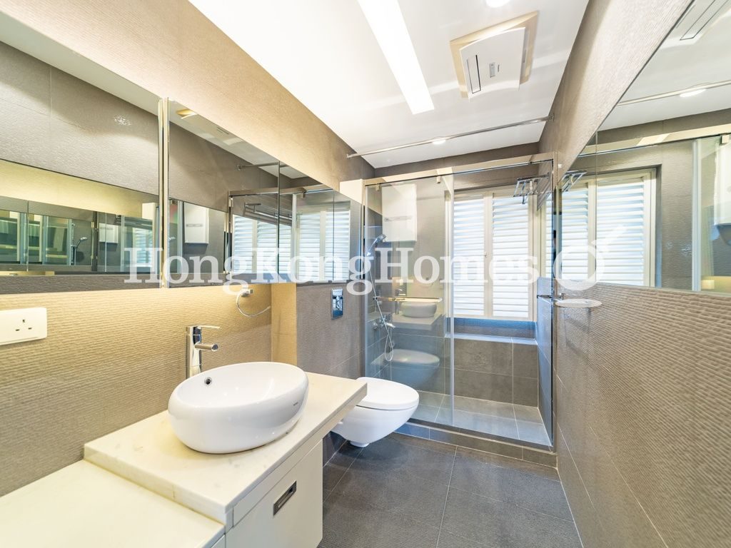 Guest Bathroom — 嘉林閣，薄扶林
