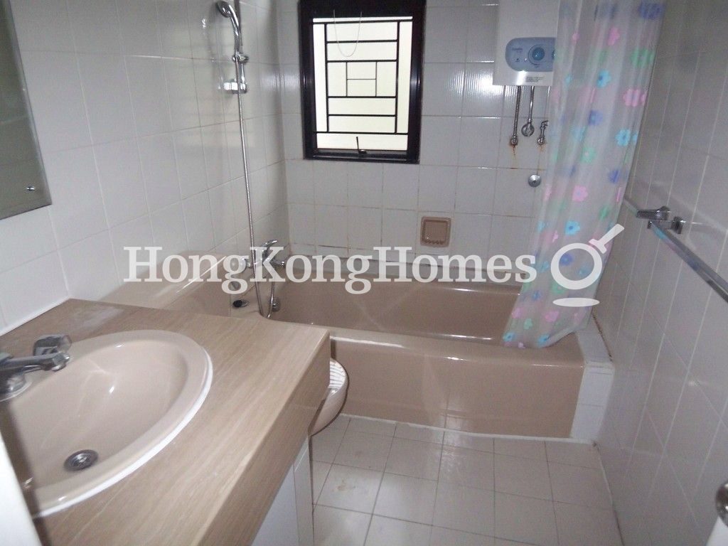 Guest Bathroom — 華景園 - 第03座，淺水灣