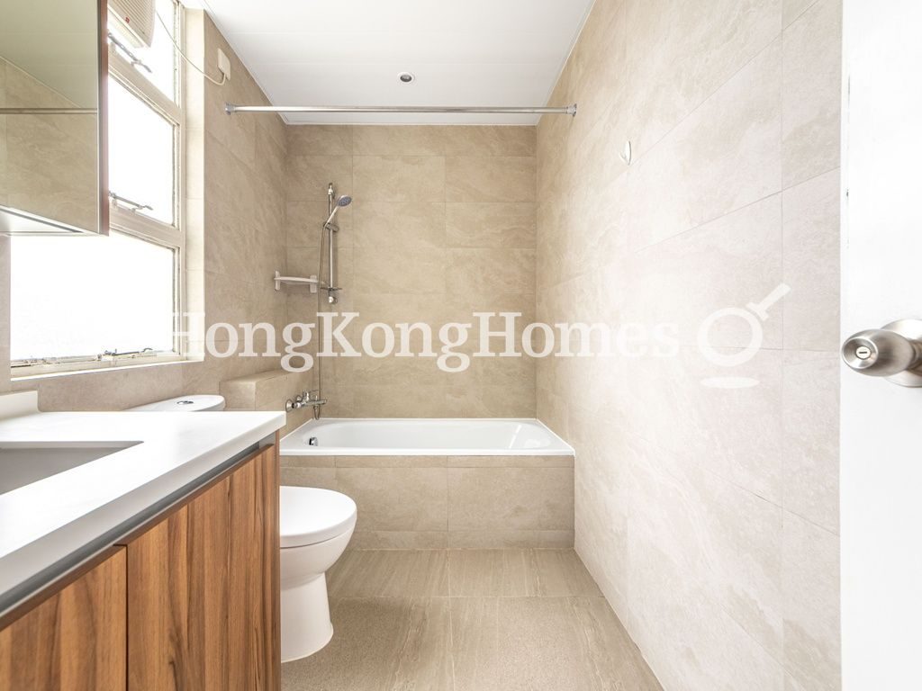 Second Ensuite Bathroom — Stanley Knoll, Stanley
