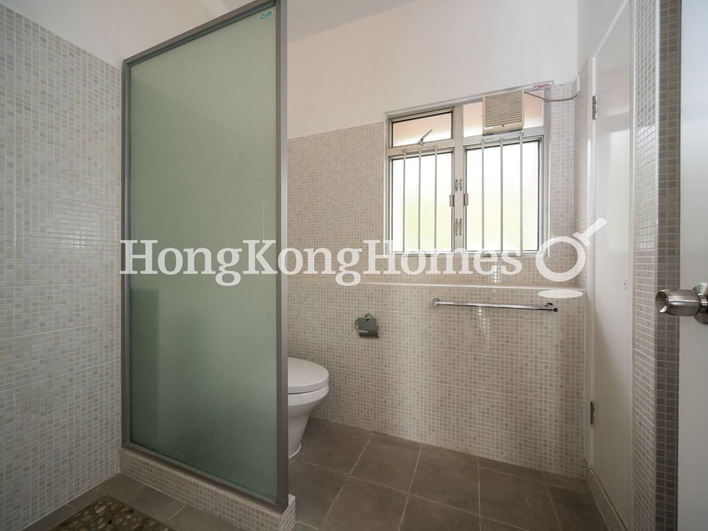 Master Bathroom — 譚亦衡樓 - 第04座，薄扶林