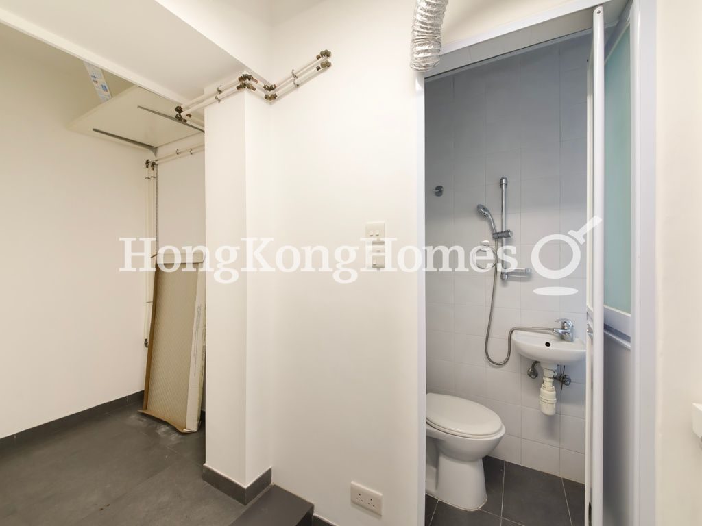Maiid Room With Toilet — 柏架別墅，山頂