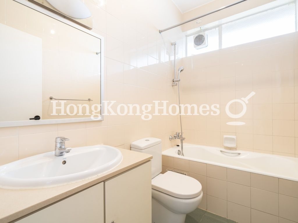 Guest Bathroom — 蒲苑 - E座，深水灣