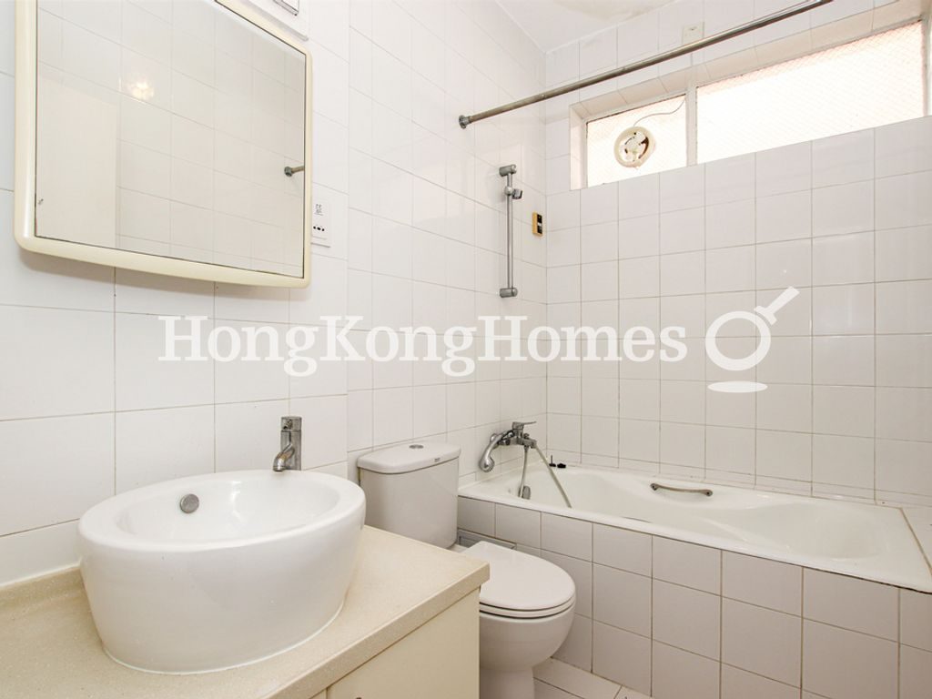 Guest Bathroom — Deepdene - Block F, Deep Water Bay