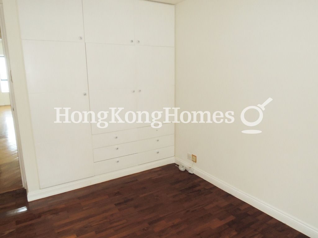 Built-in Wardrobe in Third Bedroom — 帝景園 - 第05座，中半山
