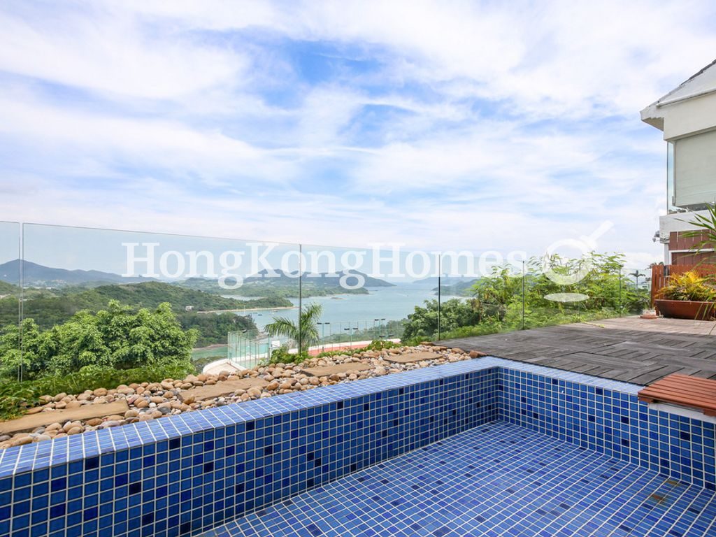 Private Swimming Pool — 早禾居洋房，西貢