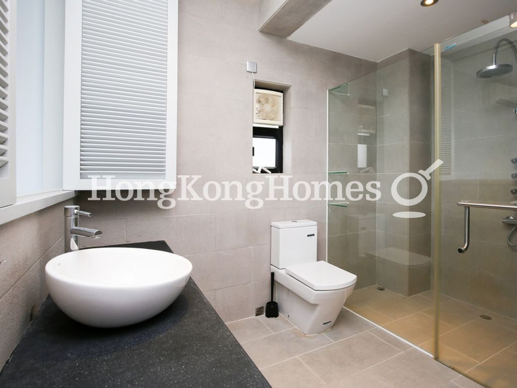 Third Ensuite Bathroom — 早禾居洋房，西貢