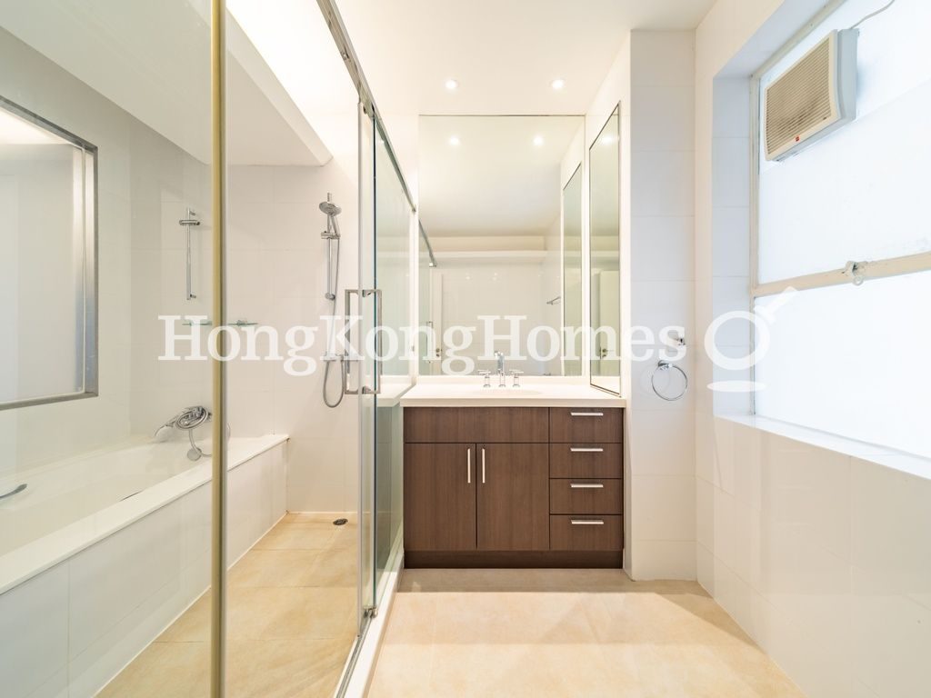 Master Bathroom — 錦園大廈，中半山