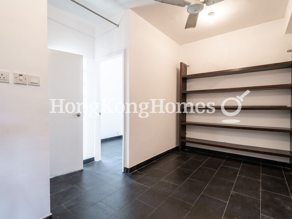 Pantry in Kitchen — 蒲苑 - E座，深水灣