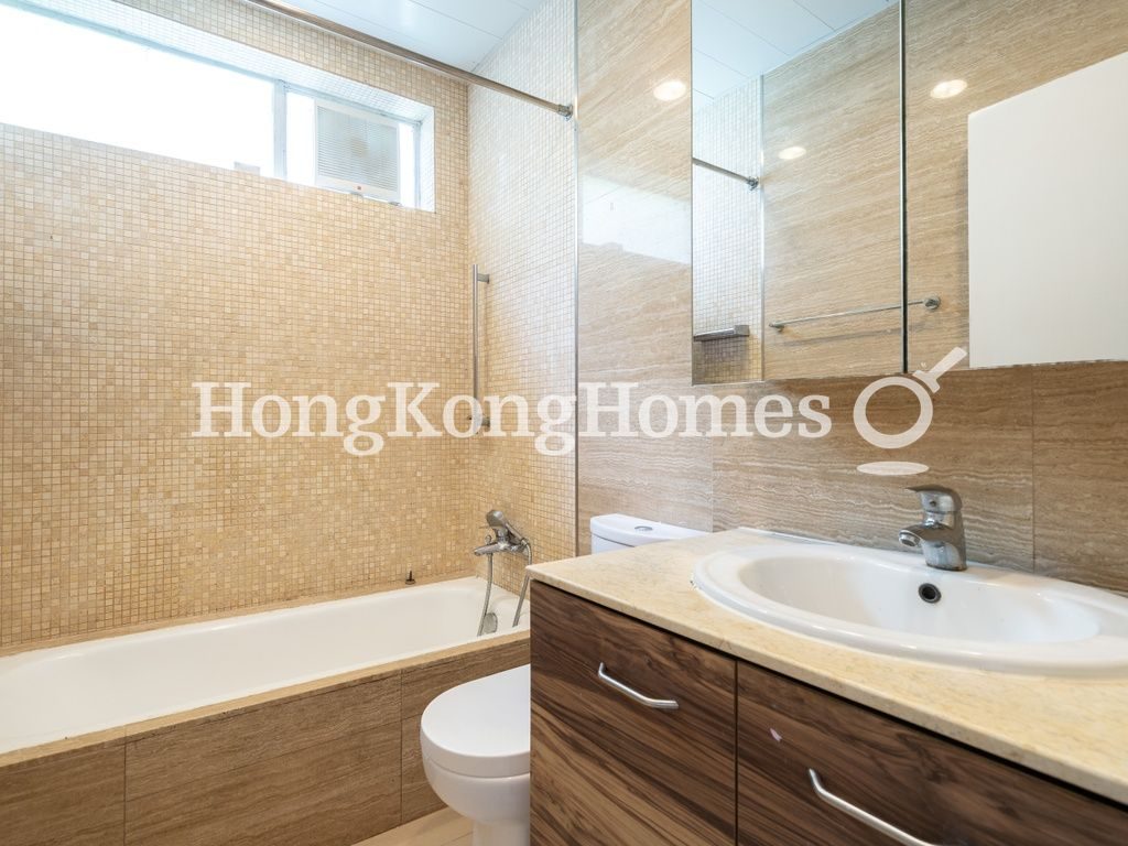 Guest Bathroom — 蒲苑 - E座，深水灣