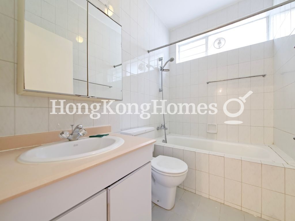Guest Bathroom — Deepdene - Block F, Deep Water Bay