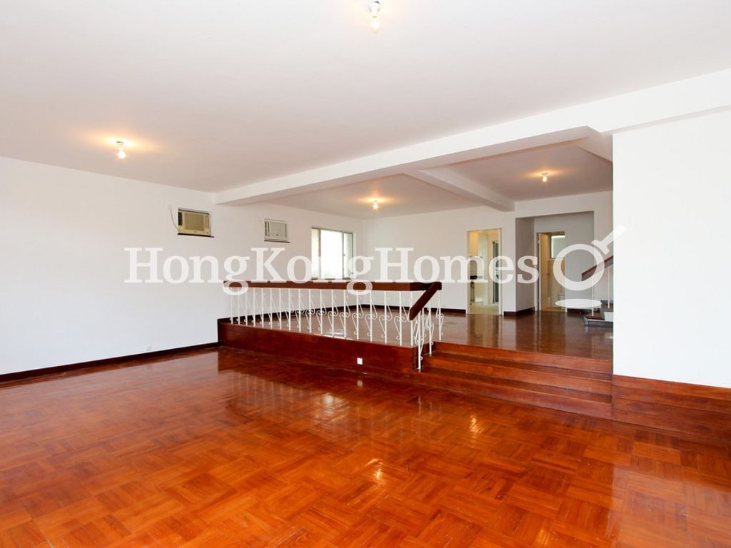 Living and Dining Room — Grosse Pointe Villa - Block C, Stanley