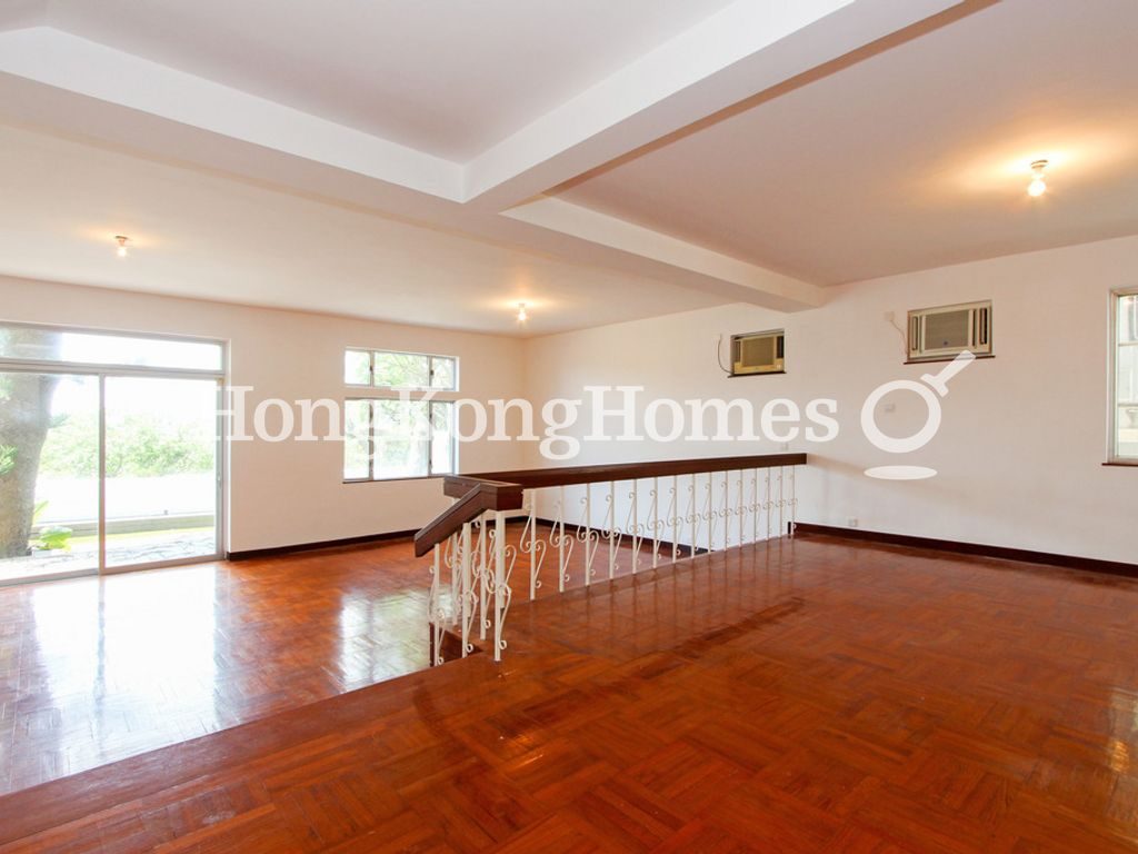 Living and Dining Room — Grosse Pointe Villa - Block C, Stanley